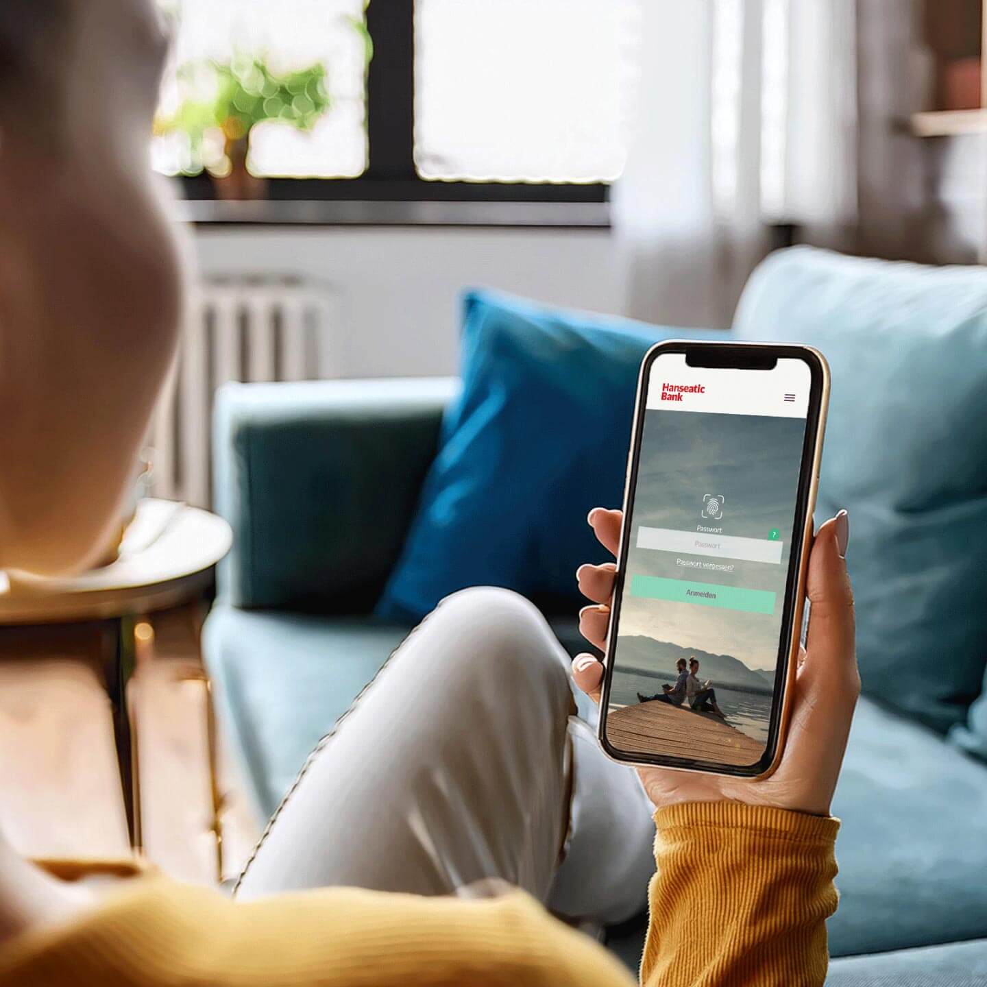 Frau-mit-Hanseatic-Bank-Mobile-App