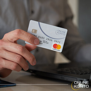 Person-Bankkarte-Laptop-Business_Onlinekonto
